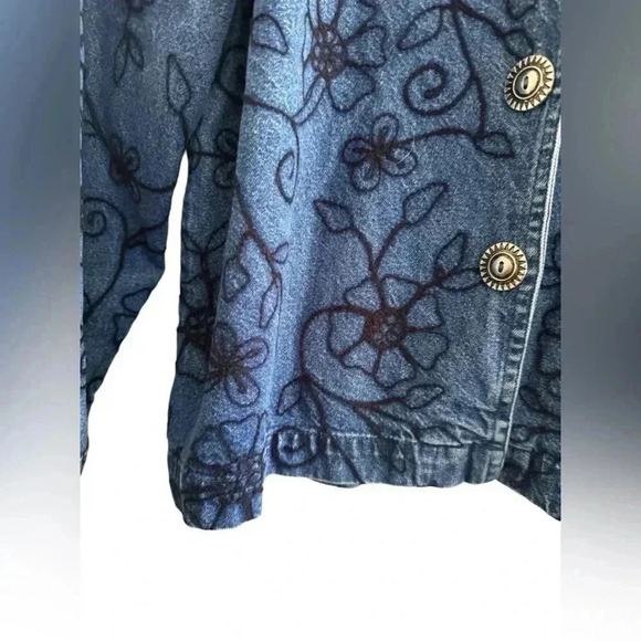 Vintage 90s Embroidered Denim Jean Jacket with Statement Buttons Size M - Picture 7 of 16